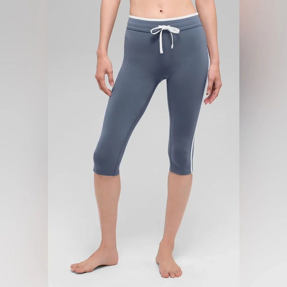 ALO YOGA | ✨NEW✨ Airbrush High-Waist Race Pace Capri in Bluestone/White